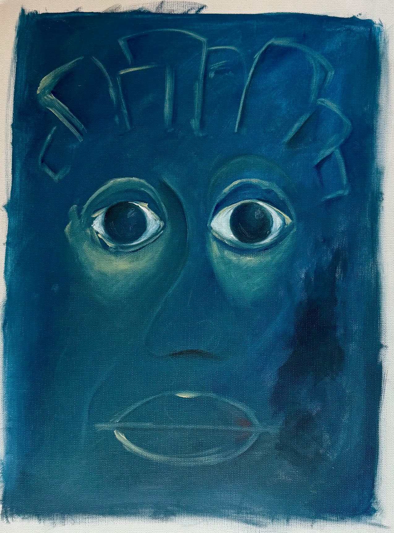 Retrato de máscara arquetípica en tonos azul teal profundo con tocado angular y ojos grandes, óleo sobre tela, obra 'Oráculo' de Thania Liz Rojo
